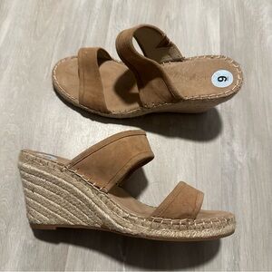 Cupcakes and Cashmere Tan Brown Beige Suede Slide Espadrilles Sandals Sz 9